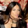 L'Ange de Victoria's Secret Adriana Lima ne manque aucune occasion de battre des cils et de jouer de ses yeux de biche