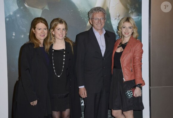Nelson Monfort avec sa femme Dominique, et ses filles Isaure et Victoria - Avant-première du film L'Écume des jours à l'UGC Normandie à Paris, le 19 avril 2013.