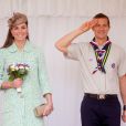  Kate Middleton, duchesse de Cambridge, enceinte de 6 mois et resplendissante dans un manteau Mulberry, lors de la revue nationale des Queen's Scouts au château de Windsor, le 21 avril 2013. Une mission confiée par la reine Elizabeth II. 