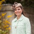  Kate Middleton, enceinte de 6 mois et resplendissante dans un manteau Mulberry, lors de la revue nationale des Queen's Scouts au château de Windsor, le 21 avril 2013. Une mission confiée par la reine Elizabeth II. 