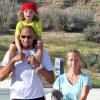 Kendra Wilkinson, Hank Baskett et leur fils dans un parc de Calabasas le 16 mars 2013.