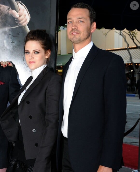 Kristen Stewart et Rupert Sanders lors de l'avant-première du film Blanche-Neige et le chasseur à Los Angeles le 29 mai 2012