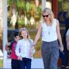 Gwyneth Paltrow avec sa fille Apple le 26 octobre 2012 à Los Angeles