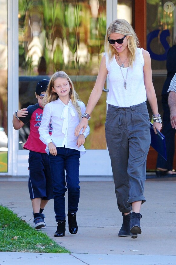 Gwyneth Paltrow avec sa fille Apple le 26 octobre 2012 à Los Angeles
