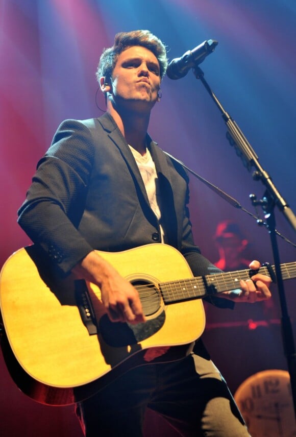 Le chanteur suisse Bastian Baker en concert à l'Olympia à Paris, le 24 avril 2013.