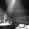 Bastian Baker en concert à l'Olympia à Paris face à des centaines de fans, le 24 avril 2013.