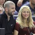 Shakira et Gerard Piqué, heureux lors du match de quart de finale de l'Europaligue entre Barcelone et le Panathinaïkos à Barcelone le 25 avril 2013