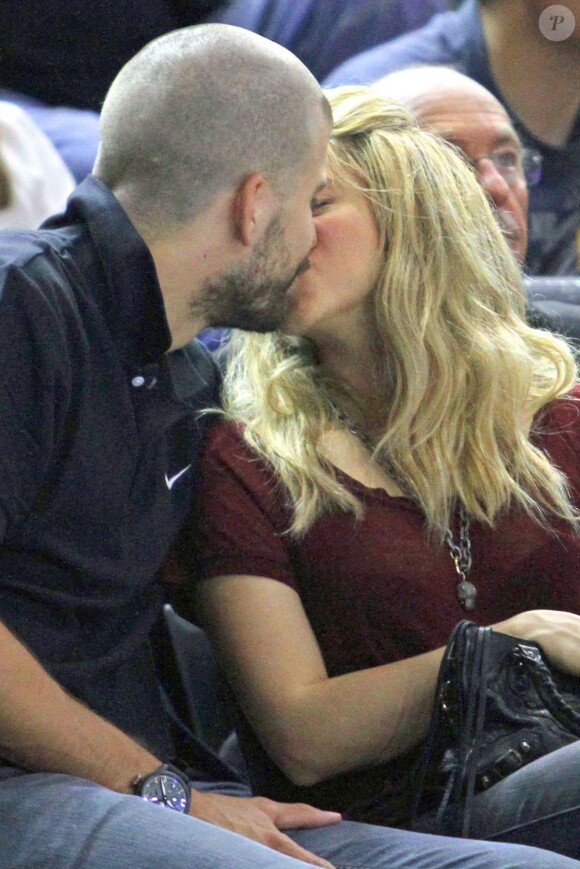 Shakira et Gerard Piqué, sortie amoureuse lors du match de quart de finale de l'Europaligue entre Barcelone et le Panathinaïkos à Barcelone le 25 avril 2013