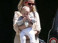 Elizabeth Berkley : Mine fatiguée avec son fils Sky mal fagoté