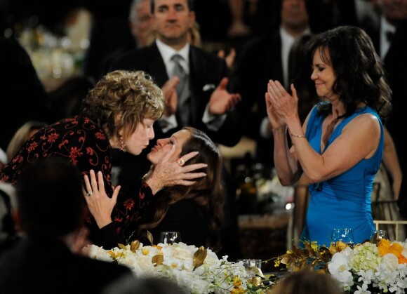 Shirley MacLaine, Julia Roberts et Sally Field lors de la soirée AFI Life Achievement Award rendant hommage à Shirley MacLaine le 7 juin 2012 à Culver City