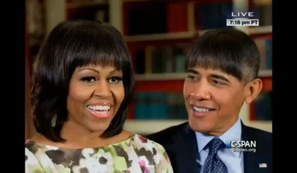 Barack Obama porte la mèche, à l'image de sa femme Michelle à l'occasion du dîner des correspondants de presse accrédités à la Maison Blanche le 27 avril 2013 à Washington
