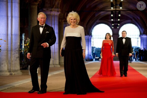 Le prince Charles et la duchesse de Cornouailles, Camilla Parker Bowles - Dîner d'adieu de la reine Beatrix des Pays-Bas au Rijksmuseum à Amsterdam, le 29 avril 2013.