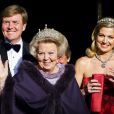  La reine Beatrix des Pays-Bas entouré de son héritier le prince Willem-Alexander et de la princesse Maxima pour le dîner de sa fin de règne au Rijksmuseum d'Amsterdam, le 29 avril 2013. 