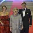  La reine Beatrix des Pays-Bas entouré de son héritier le prince Willem-Alexander et de la princesse Maxima pour le dîner de sa fin de règne au Rijksmuseum d'Amsterdam, le 29 avril 2013. 