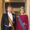 Le roi Willem-Alexander des Pays-Bas et la reine Maxima dans l'un des premiers portraits officiels révélés à l'occasion de l'abdication de la reine Beatrix et de l'intronisation de son fils aîné le 30 avril 2013.