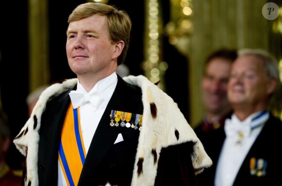 Le roi Willem-Alexander des Pays-Bas, intronisé au matin du 30 avril 2013 lors de l'abdication de sa mère la princesse Beatrix, se présentait dans l'après-midi devant les Etats Généraux en la Nouvelle Eglise d'Amsterdam pour prêter serment et recevoir les serments d'allégeance.