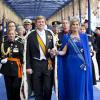 Le roi Willem-Alexander des Pays-Bas arrivant à la Nieuwe Kerk avec son épouse la reine Maxima. Intronisé au matin du 30 avril 2013 lors de l'abdication de sa mère la princesse Beatrix, le roi se présentait dans l'après-midi devant les Etats Généraux en la Nouvelle Eglise d'Amsterdam pour prêter serment et recevoir les serments d'allégeance.