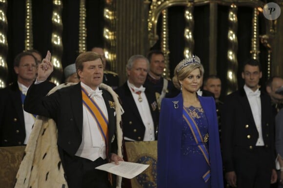 Le roi Willem-Alexander des Pays-Bas, intronisé au matin du 30 avril 2013 lors de l'abdication de sa mère la princesse Beatrix, se présentait dans l'après-midi devant les Etats Généraux en la Nouvelle Eglise d'Amsterdam pour prêter serment et recevoir les serments d'allégeance.