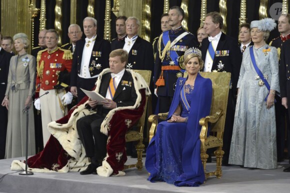 Le roi Willem-Alexander des Pays-Bas, intronisé au matin du 30 avril 2013 lors de l'abdication de sa mère la princesse Beatrix, se présentait dans l'après-midi devant les Etats Généraux en la Nouvelle Eglise d'Amsterdam pour prêter serment et recevoir les serments d'allégeance.