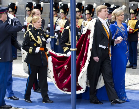 Le roi Willem-Alexander des Pays-Bas, intronisé au matin du 30 avril 2013 lors de l'abdication de sa mère la princesse Beatrix, se présentait dans l'après-midi devant les Etats Généraux en la Nouvelle Eglise d'Amsterdam pour prêter serment et recevoir les serments d'allégeance.