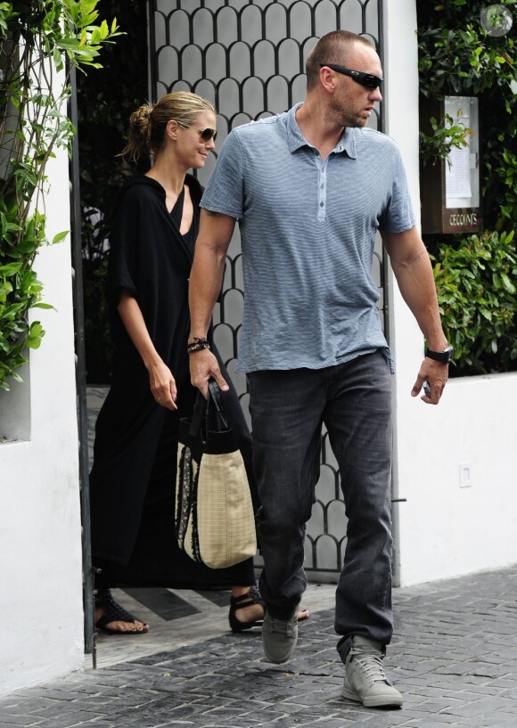 Le top Heidi Klum et son compagnon Martin Kirsten sont allés déjeuner au restaurant Cecconi à Beverly Hills. Le 30 avril 2013.