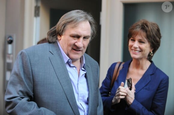 Gérard Depardieu et Jacqueline Bisset complices sur le tournage de The June Project à New York, le 25 avril 2013.