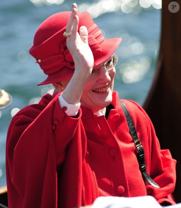 La reine Margrethe II de Danemark, avec le prince consort Henrik, a embarqué à bord du yacht royal, le Dannebrog, le 3 mai 2013 à Copenhague, marquant le coup d'envoi de leur tournée estivale annuelle. Premier arrêt : Helsingor.