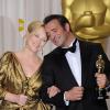 Les lauréats Meryl Streep et Jean Dujardin à la cérémonie des Oscars le 26 février 2012.