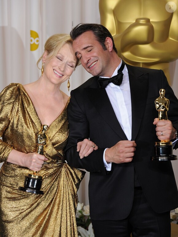 Les lauréats Meryl Streep et Jean Dujardin à la cérémonie des Oscars le 26 février 2012.
