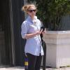 La belle actrice Drew Barrymore sort de son cours de yoga et va faire du shopping à Bristol Farms dans le quartier de West Hollywood, le 4 mai 2013.
