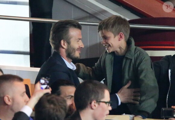David Beckham avec ses fils Cruz, Romeo et Brooklyn lors de la 35e journée du championnat de France de football, au Parc des Princes, entre le PSG et Valenciennes (1-1) à Paris le 5 mai 2013. Le joueur du PSG a passé un bon moment avec ses fils.