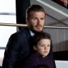 David Beckham avec ses fils Cruz, Romeo et Brooklyn lors de la 35e journée du championnat de France de football, au Parc des Princes, entre le PSG et Valenciennes (1-1) à Paris le 5 mai 2013.