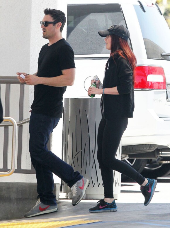 Exclusif - Megan Fox et Brian Austin Green dans les rues de Los Angeles, le 21 avril 2013. Avec les reflets du soleil, on voit bien la couleur rousse de la bombe Megan.