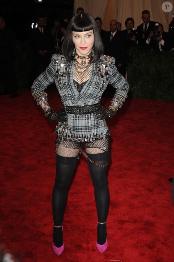 Madonna, habillée en Givenchy, n'a pas respecté le dress code punk de la soirée du MET Ball 2013, au Metropolitan Museum of Art, de New York, le 6 mai 2013.