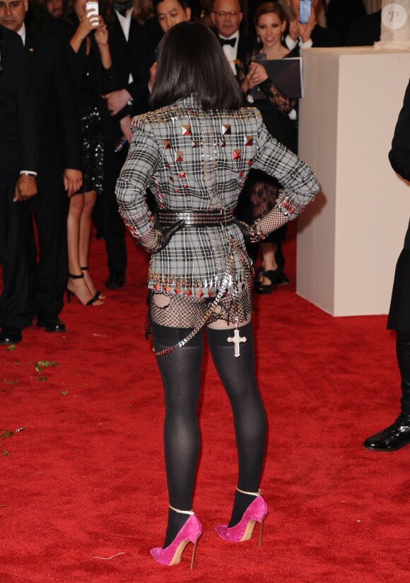 Madonna, habillée en Givenchy, n'a pas vraiment respecté le dress code punk de la soirée du MET Ball 2013, au Metropolitan Museum of Art, de New York, le 6 mai 2013.