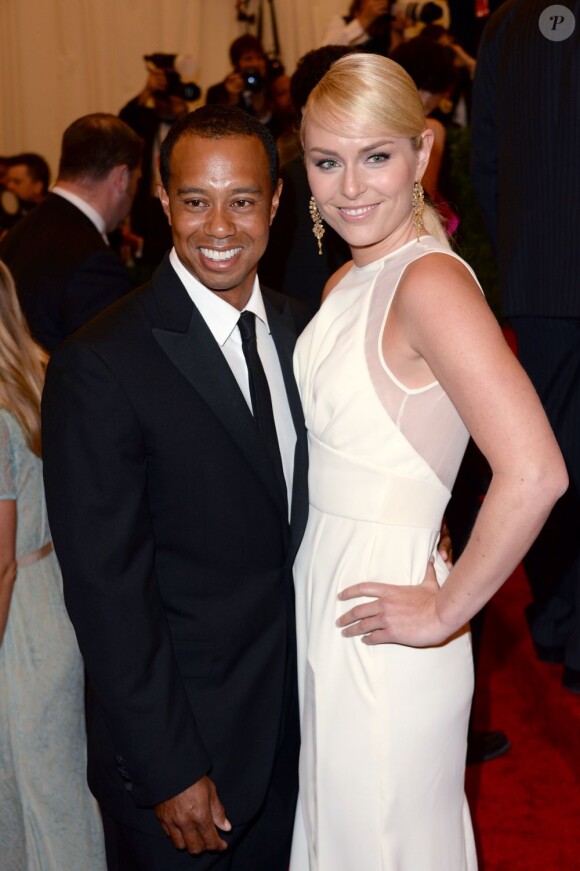 Tiger Woods et Lindsey Vonn prennent la pose lors du Met Ball organisé au Metropolitan Museum of Art de New York le 6 mai 2013