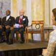  Le roi Carl XVI Gustaf de Suède et la reine Silvia à Washington le 9 mai 2013, au Département du Tréasor, dans le cadre de leur visite pour le 375e anniversaire de l'arrivée des premiers colons suédois et de leur installation dans le Delaware. 