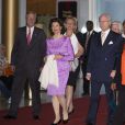 Le roi Carl XVI Gustaf et la reine Silvia au centre J. F. Kennedy Centre for the Performing Arts le 9 mai 2013, dans le cadre de leur visite aux Etats-Unis pour le 375e anniversaire de l'arrivée des premiers colons suédois et de leur installation dans le Delaware.