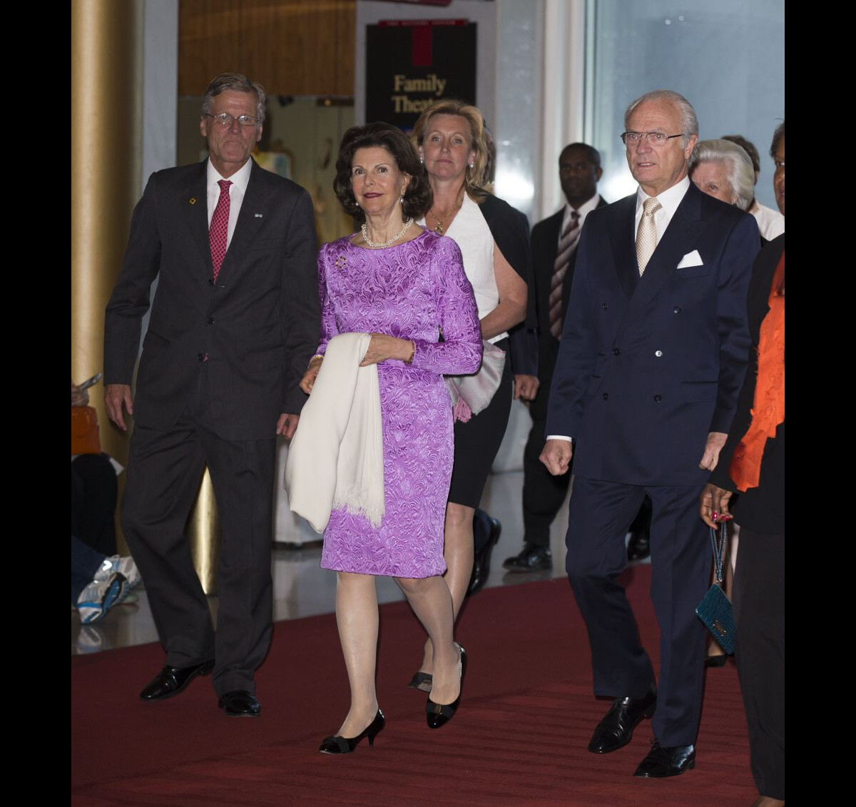 Vidéo : Le Roi Carl XVI Gustaf Et La Reine Silvia Au Centre J. F ...