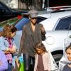 Halle Berry, enceinte, emmène sa fille Nahla à son école à Los Angeles le 8 mai 2013. La petite fille ne semblait pas très enchantée d'aller à l'école ce jour-là.