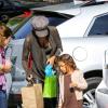 L'actrice Halle Berry, enceinte, emmène sa fille Nahla à son école à Los Angeles le 8 mai 2013. La petite fille ne semblait pas très enchantée d'aller à l'école ce jour-là.