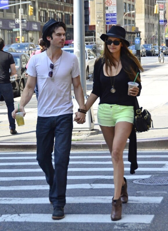Ian Somerhalder et Nina Dobrev, amoureux dans les rues de New York en mai 2012