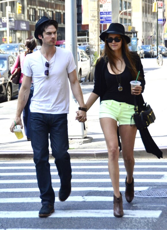 Ian Somerhalder et Nina Dobrev, amoureux dans les rues de New York en mai 2012