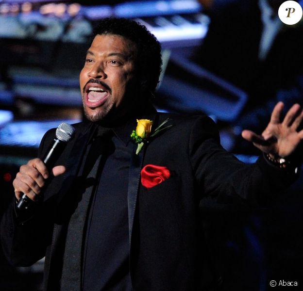 Lionel Richie chante durant l'hommage public rendu à Michael Jackson à Los Angeles, le 7 juillet 2009.