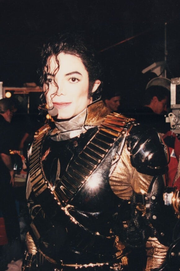 Michael Jackson à quelques minutes d'entrer en scène lors du "HIStory Tour", à Munich en juillet 1997.