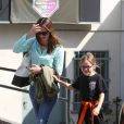 Jennifer Garner et sa fille Violet qui sort de son cours de karaté, à Los Angeles, le 9 mai 2013