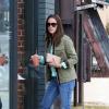 Jennifer Garner et Violet dans les rues de Brentwood, Los Angeles, le 8 mai 2013