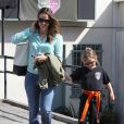 Jennifer Garner et sa fille Violet qui va à son cours de karaté, le 8 mai 2013 à Los Angeles