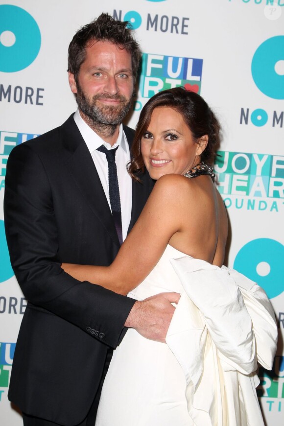 Mariska Hargitay et son mari Peter Hermann à la soirée de charité organisée par la Joyful Heart Foundation à New York, le 9 mai 2013.