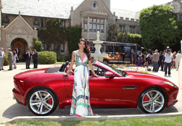 Raquel Pomplun devant sa nouvelle voiture de sport - Déjeuner célébrant la Playmate de l'année 2013, Raquel Pomplun, à la Playboy Mansion (Holmby Hills) le 9 mai 2013.